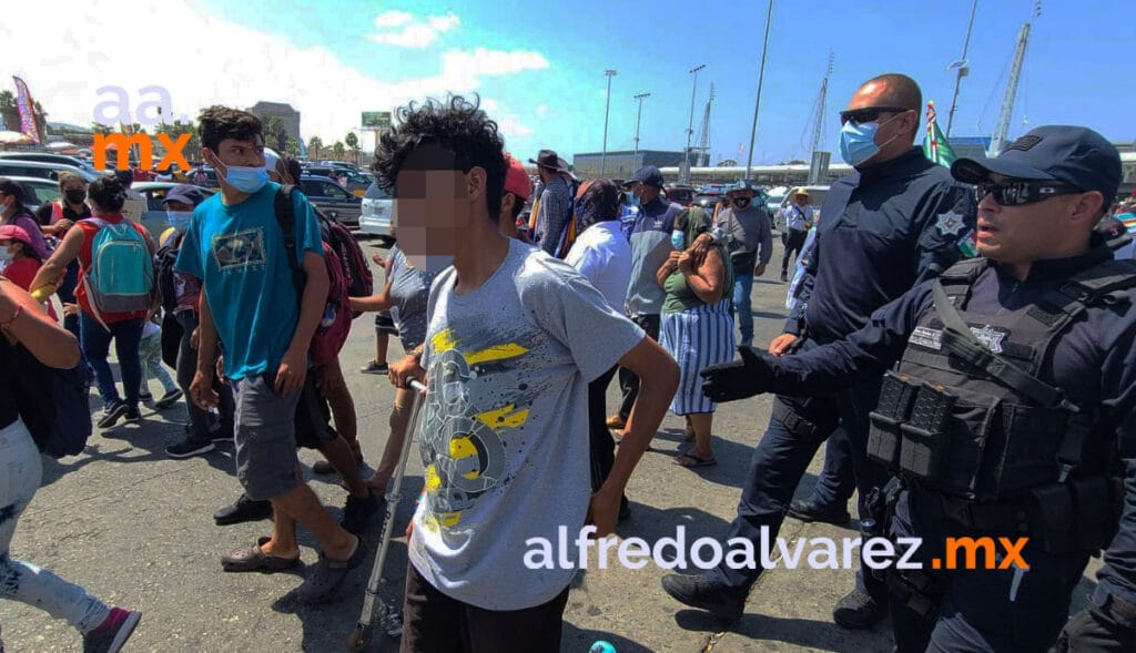 VIDEO: CIERRAN GARITA DE SY ANTE ARRIBO DE MIGRANTES PARA CRUCE