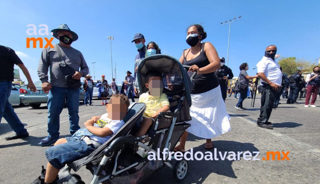 VIDEO: CIERRAN GARITA DE SY ANTE ARRIBO DE MIGRANTES PARA CRUCE