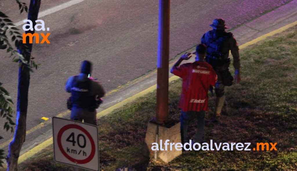 ATACAN A BALAZOS A PAREJA EN PLAZA COMERCIAL