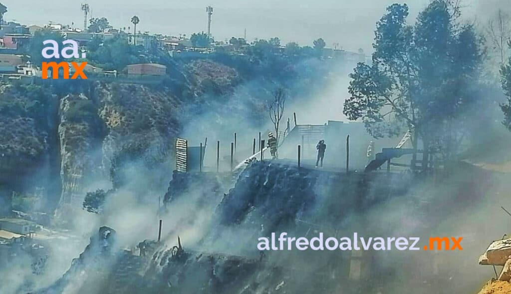 FUERTE INCENDIO CONSUME CASAS, VEHíCULOS Y CAMIONES