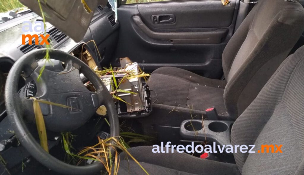 SUJETOS ARMADOS LE CIERRAN EL PASO Y SE LANZA A CANAL