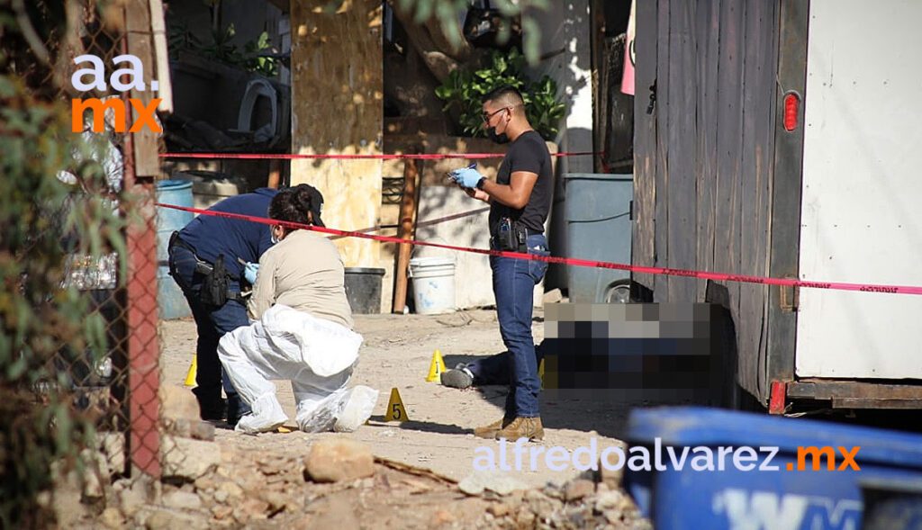 MATAN A DOS MUJERES Y CUATRO HOMBRES
