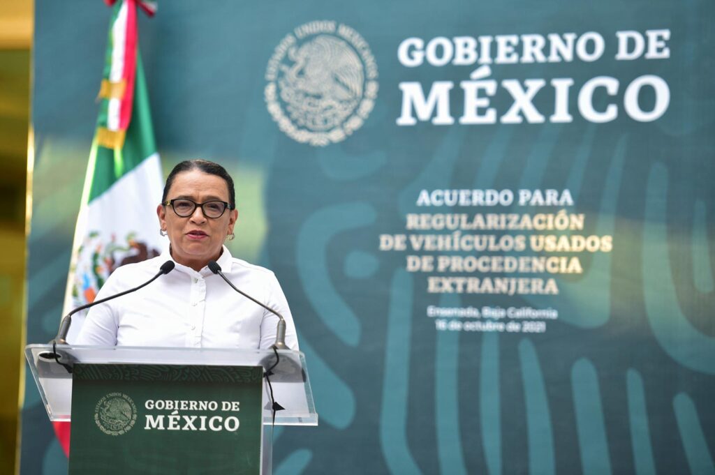 AMLO FIRMA DECRETO PARA REGULARIZAR AUTOS 'CHOCOLATE'
