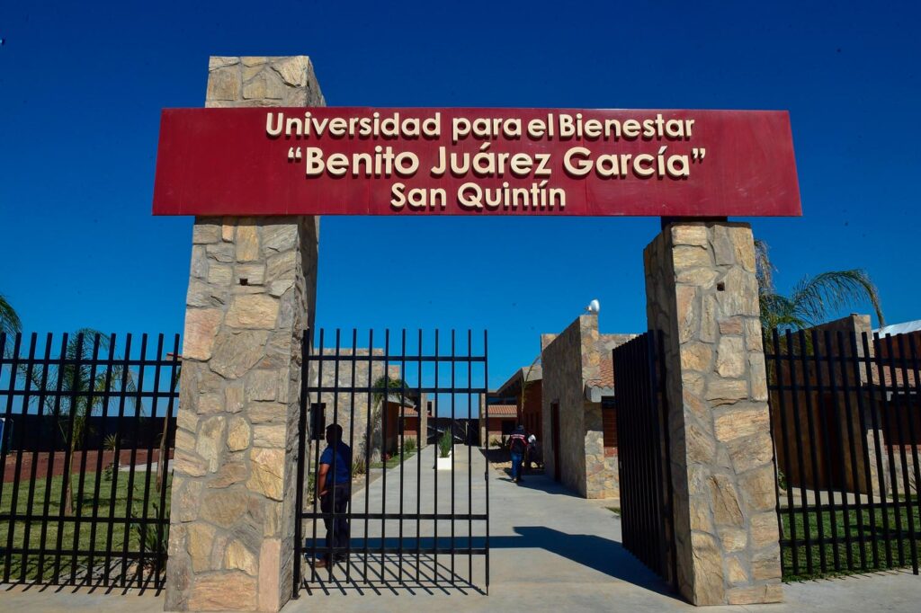 AMLO INAUGURA UNIVERSIDAD 'BENITO JUáREZ GARCíA' EN SAN QUINTíN