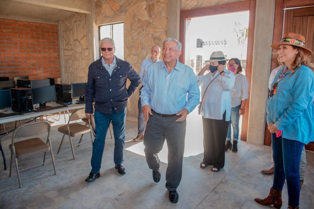 AMLO INAUGURA UNIVERSIDAD 'BENITO JUáREZ GARCíA' EN SAN QUINTíN