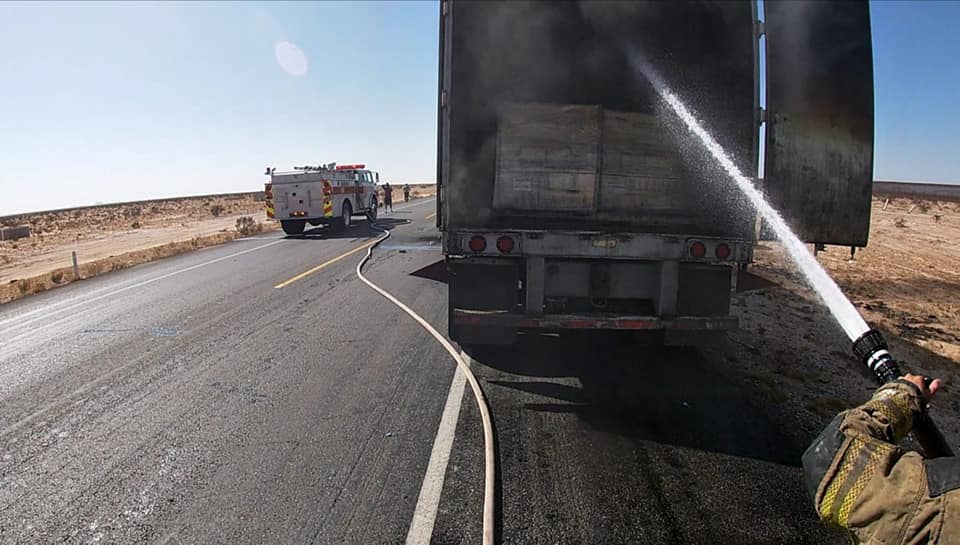 SE INCENDIAN CAJAS DE TRáILER EN LA CARRETERA SLRC-SONOYTA