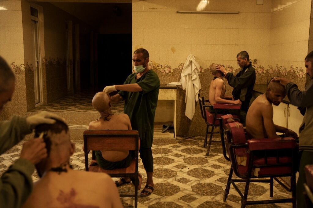 FOTOS: TALIBANES 'REHABILITAN' A GOLPES A ADICTOS