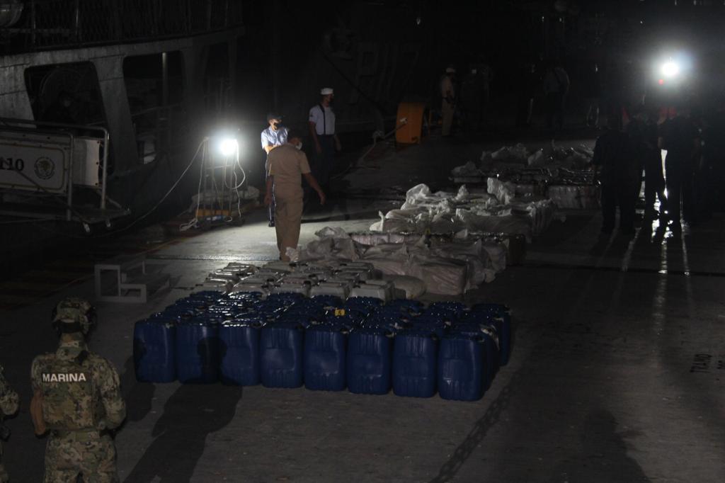 CONFISCAN TONELADAS DE DROGA Y MILES DE LITROS DE COMBUSTIBLE