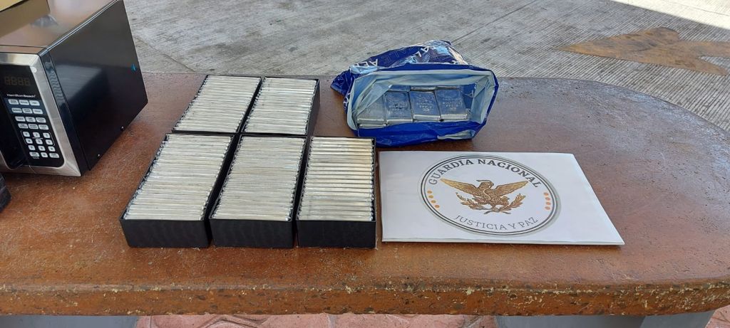 CAE AUTOMOVILISTA CON LINGOTES DE PLATA EN GARITA