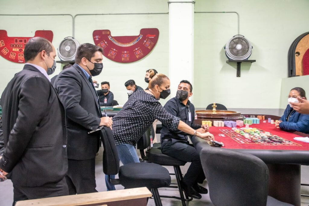 CALIENTE AYUDA Y SINDICATOS PROMUEVEN USO DE CUBREBOCAS