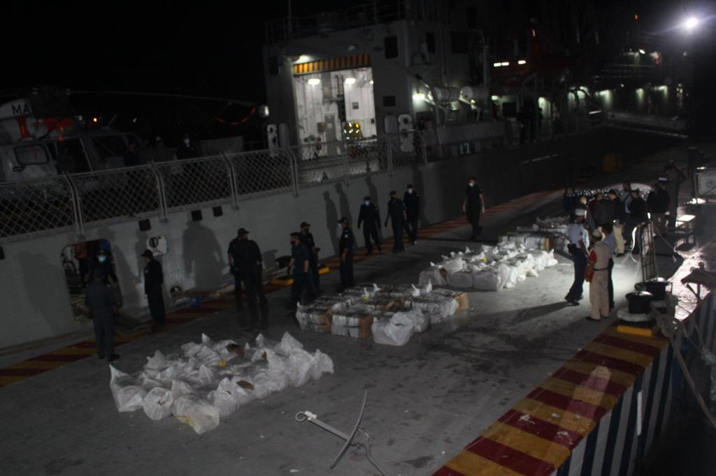 CONFISCAN TONELADAS DE DROGA Y MILES DE LITROS DE COMBUSTIBLE
