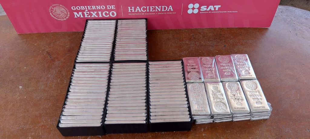 CAE AUTOMOVILISTA CON LINGOTES DE PLATA EN GARITA