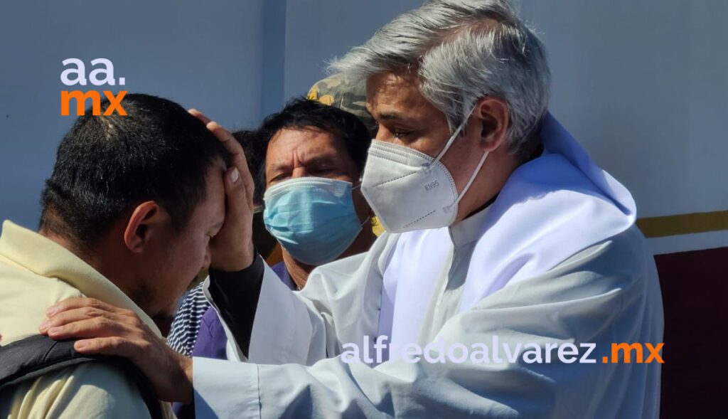 MIGRANTES SE CASAN EN EL CAMPAMENTO 'EL CHAPARRAL'