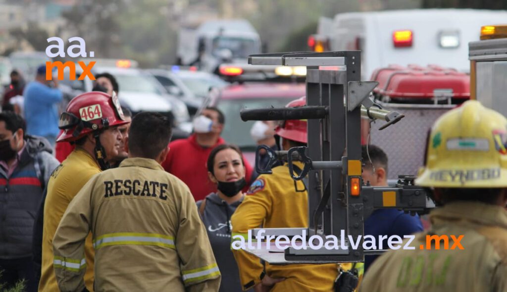MUERE MUJER Y JOVEN TRAS VOLCADURA; HAY DOS HERIDOS