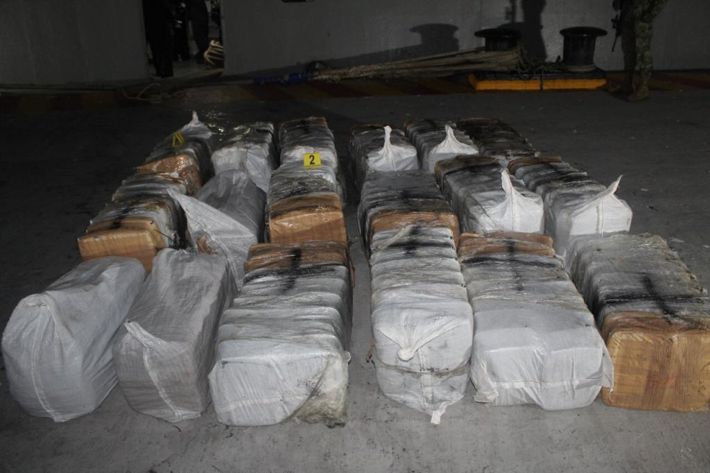 CONFISCAN TONELADAS DE DROGA Y MILES DE LITROS DE COMBUSTIBLE