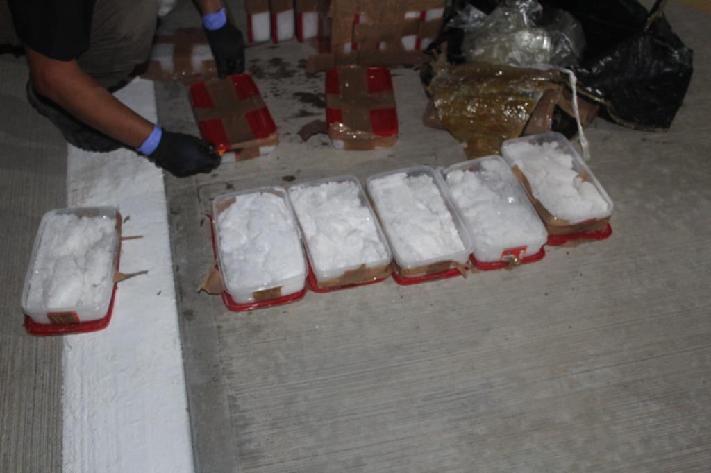 CONFISCAN TONELADAS DE DROGA Y MILES DE LITROS DE COMBUSTIBLE