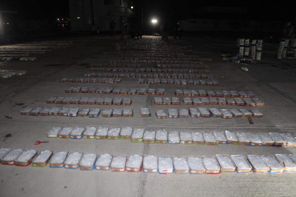 CONFISCAN TONELADAS DE DROGA Y MILES DE LITROS DE COMBUSTIBLE