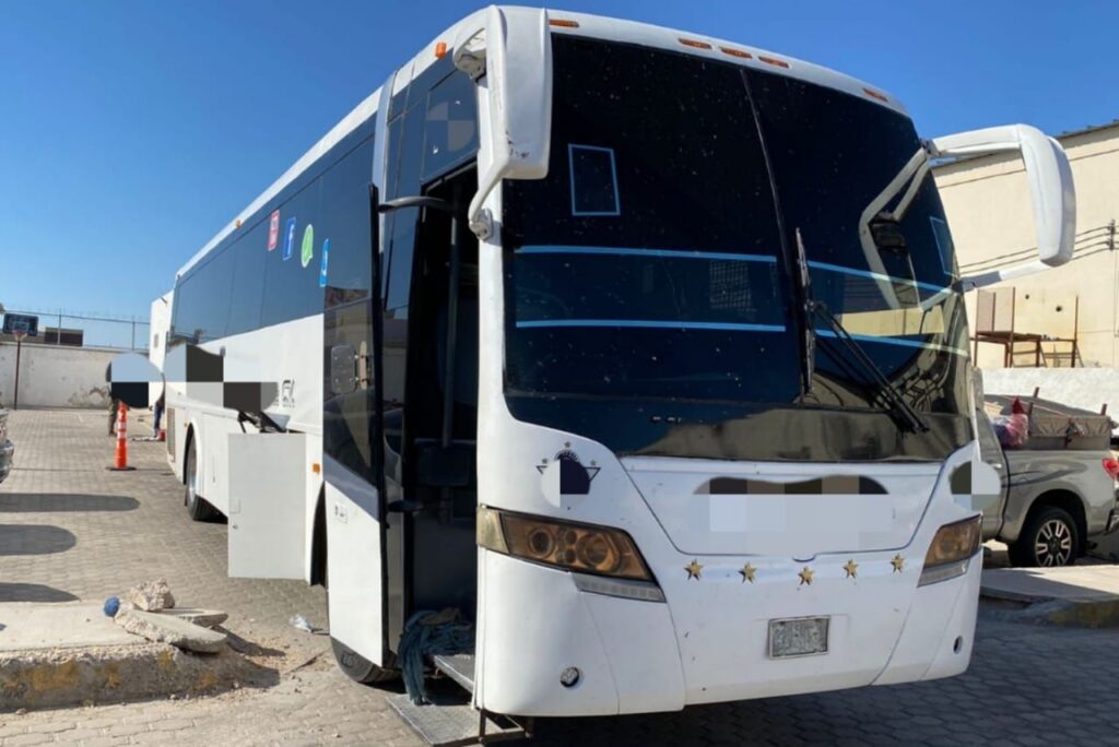 SUJETOS TRANSPORTAN KILOS DE DROGA EN CAMIóN DE PASAJEROS