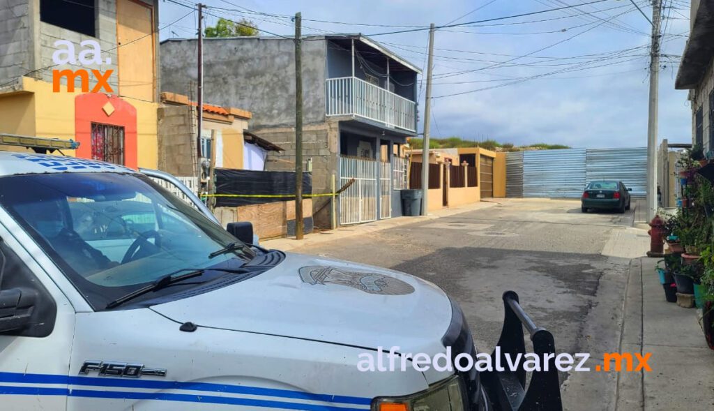 VIDEO: SUJETOS RAFAGUEAN VIVIENDA TRAS BURLAR CERCO