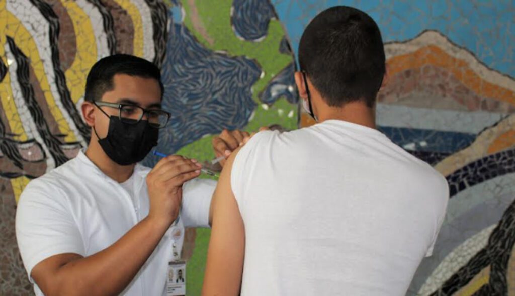 APLICAN VACUNA ANTICOVID EN PENITENCIARíAS Y CENTROS PARA ADOLESCENTES