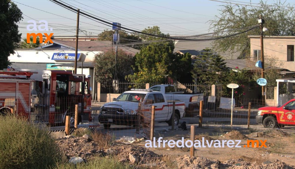 FUEGO CONSUME RECICLADORA Y VIVIENDAS
