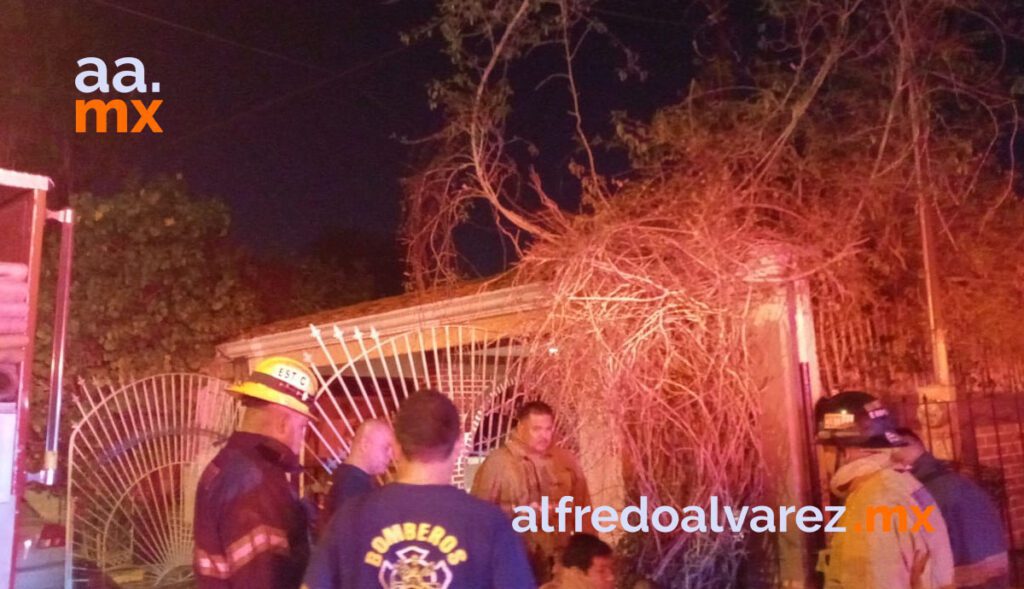 POLICíA SE INTOXICA AL AUXILIAR A MUJER DURANTE INCENDIO