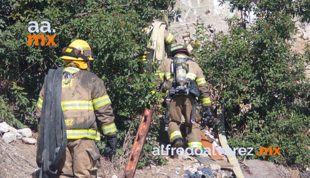 FUEGO CONSUME RECICLADORA Y VIVIENDAS