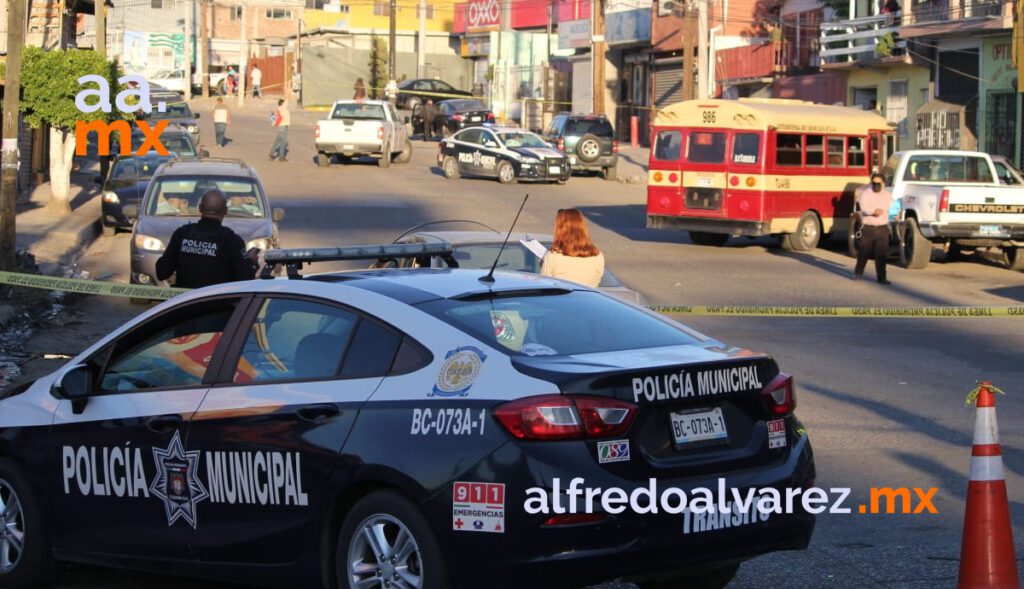 CALAFIA SIN FRENOS CHOCA AUTOS Y MATA A HOMBRE CALAFIA SIN FRENOS CHOCA AUTOS Y MATA A HOMBRE
