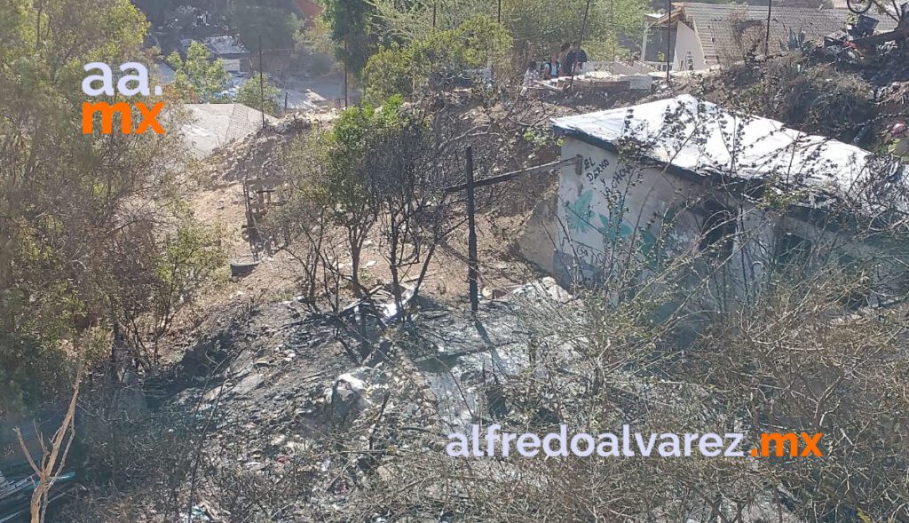 FUEGO CONSUME RECICLADORA Y VIVIENDAS