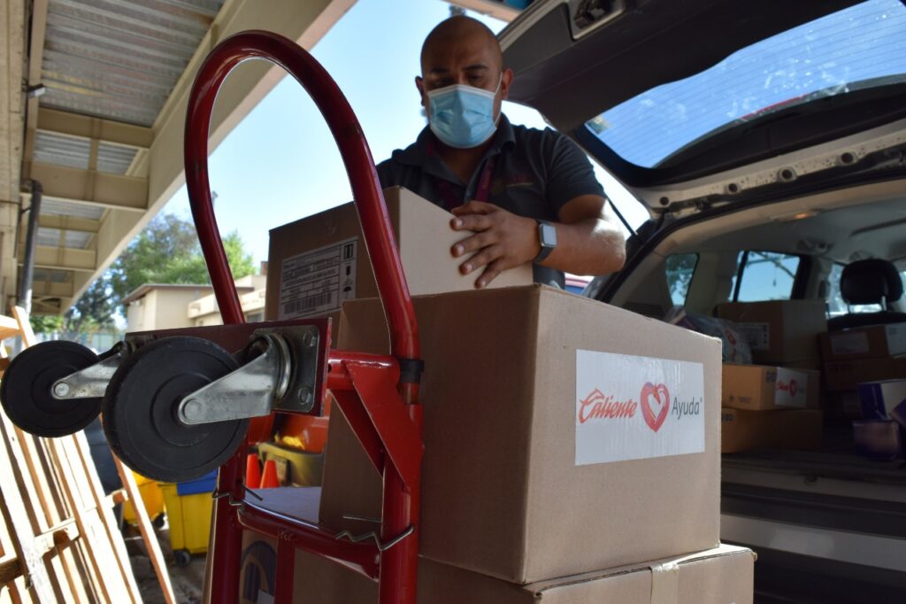 CORPORATIVO CALIENTE ENTREGA DONATIVO EN BENEFICIO DE PACIENTES DEL HGT