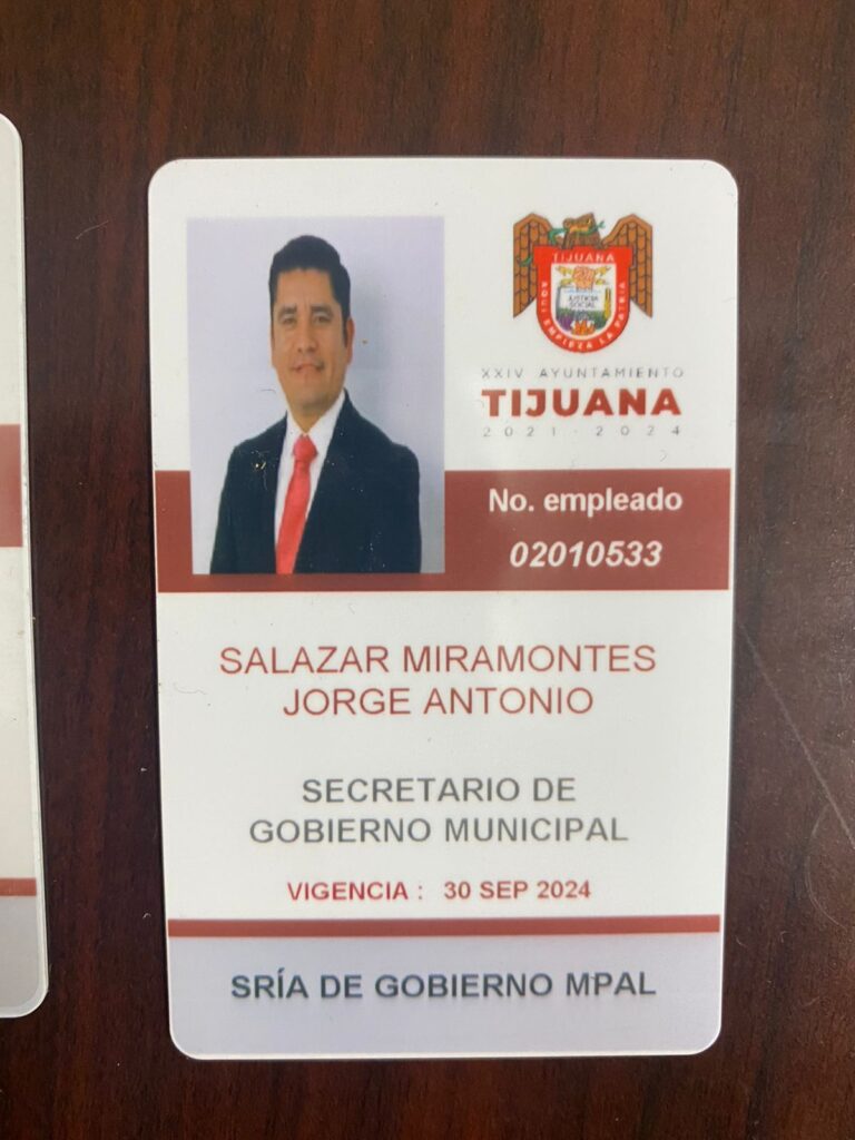 DETIENEN A FUNCIONARIO CON DINERO Y AUTO BALIZADO