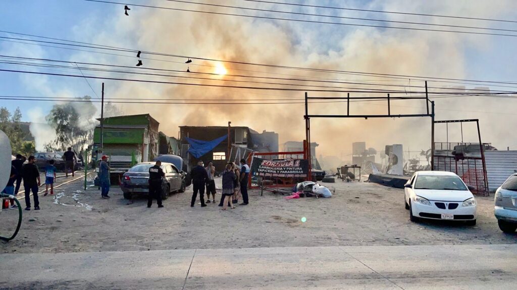 JOVEN PROVOCA INCENDIO EN YONKE; DAñA MáS DE UNA DECENA DE AUTOS