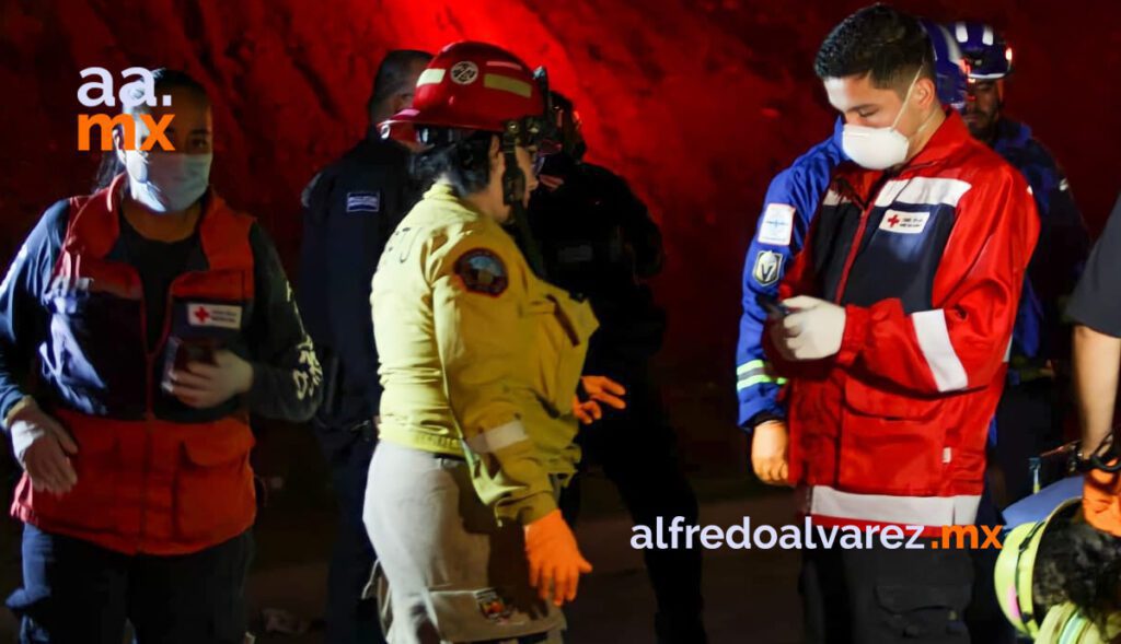 VUELCA JOVEN AUTOMOVILISTA Y LO HOSPITALIZAN VUELCA JOVEN AUTOMOVILISTA Y LO HOSPITALIZAN