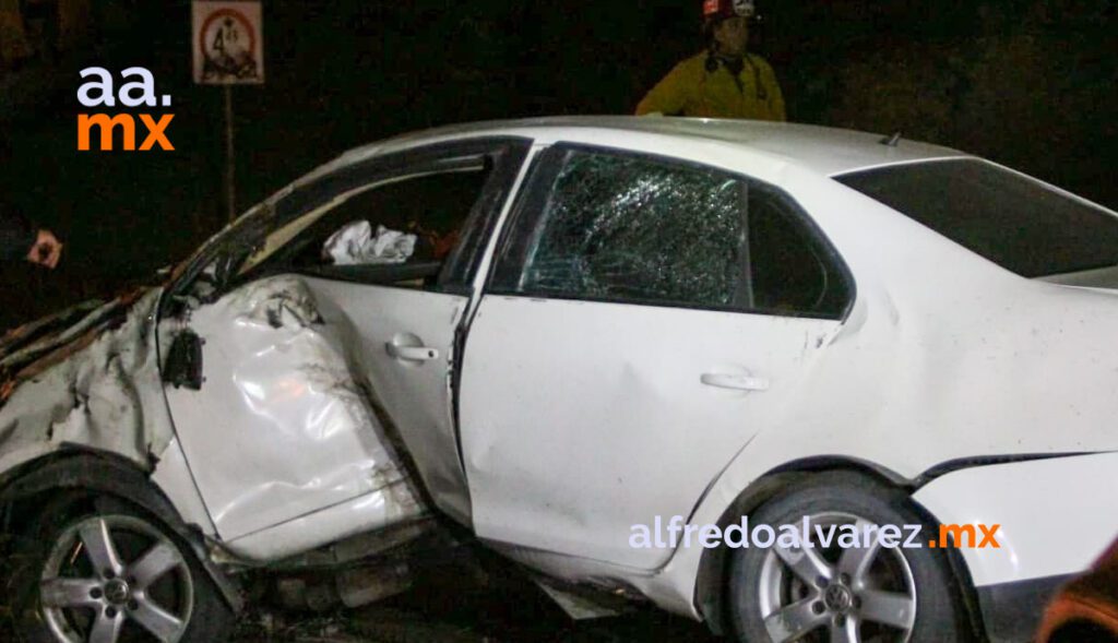 VUELCA JOVEN AUTOMOVILISTA Y LO HOSPITALIZAN VUELCA JOVEN AUTOMOVILISTA Y LO HOSPITALIZAN