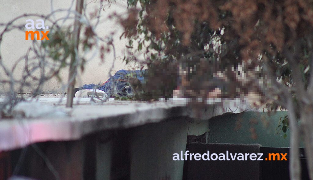 ASESINAN A HOMBRE EN VIVIENDA Y LA INCENDIAN