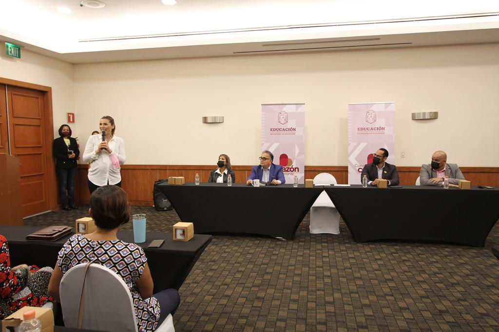 MARINA DEL PILAR Y GERARDO SOLíS ATIENDEN MESA DE TRABAJO CON EL SNTE