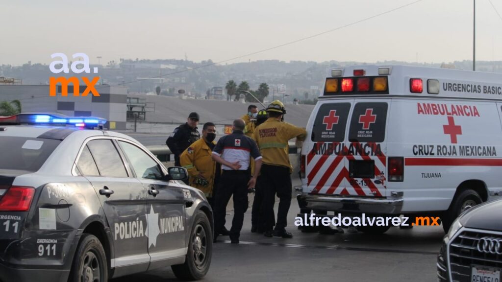 JOVEN MUJER MOVILIZA POLICíA Y PARAMéDICOS