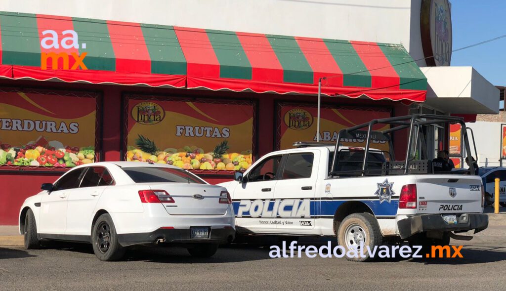 SUJETOS ARMADOS ROBAN MEDIO MILLóN DE PESOS EN UNA FRUTERíA