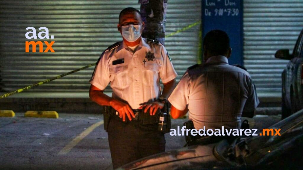 JOVEN MOTOCICLISTA DERRAPA, VUELCA Y MUERE