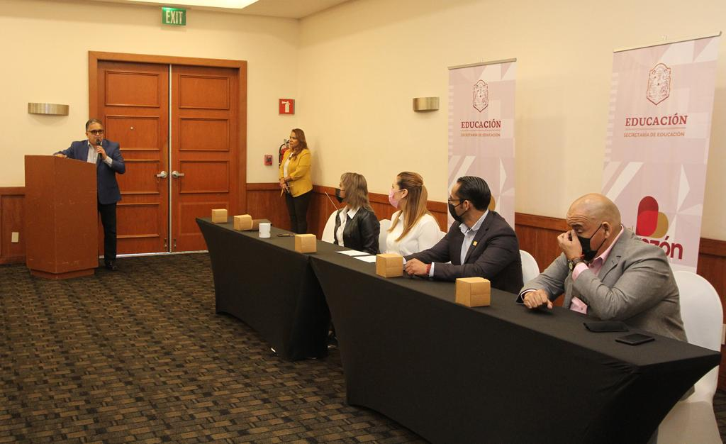 MARINA DEL PILAR Y GERARDO SOLíS ATIENDEN MESA DE TRABAJO CON EL SNTE