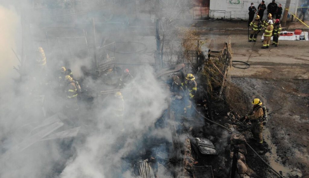 FUERTE INCENDIO CONSUME 7 VIVIENDAS