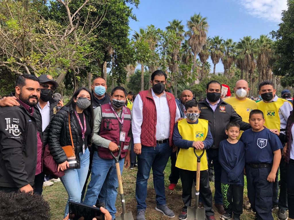 PLANTAN 100 áRBOLES EN PARQUE MORELOS CON “SEMBRANDO VIDA”