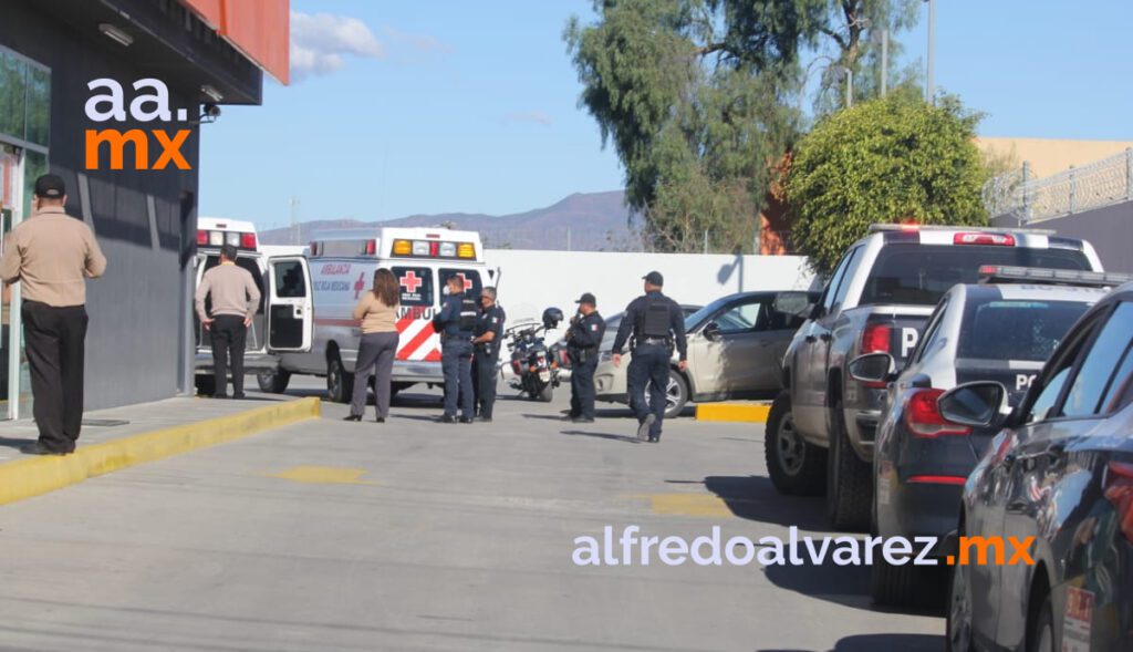 BALEAN A MUJER EN ASALTO AL SALIR DE BANCO