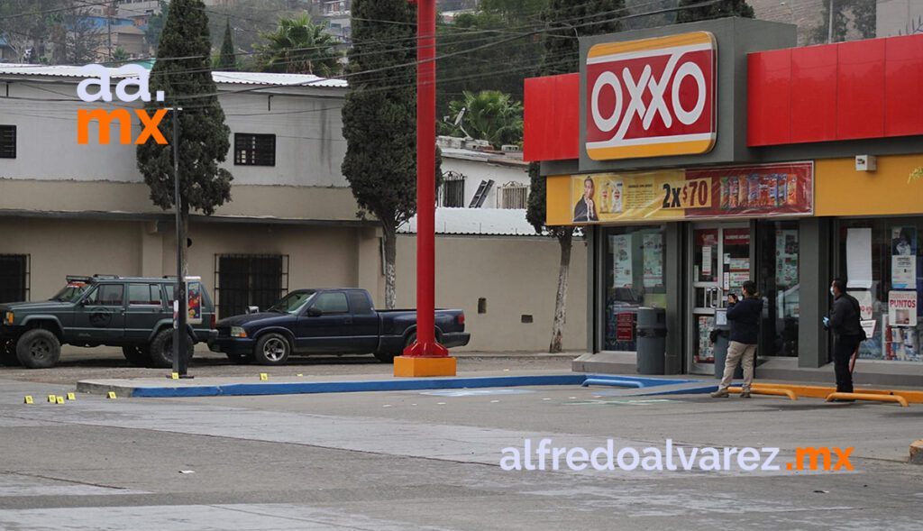 ACRIBILLAN A DOS PERSONAS FRENTE A UN CENTRO DE ESPECTáCULOS