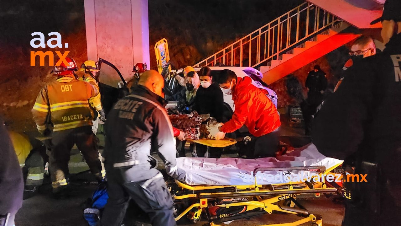 MUJER CHOCA Y MUERE SU ESPOSO; HIJOS RESULTAN HERIDOS