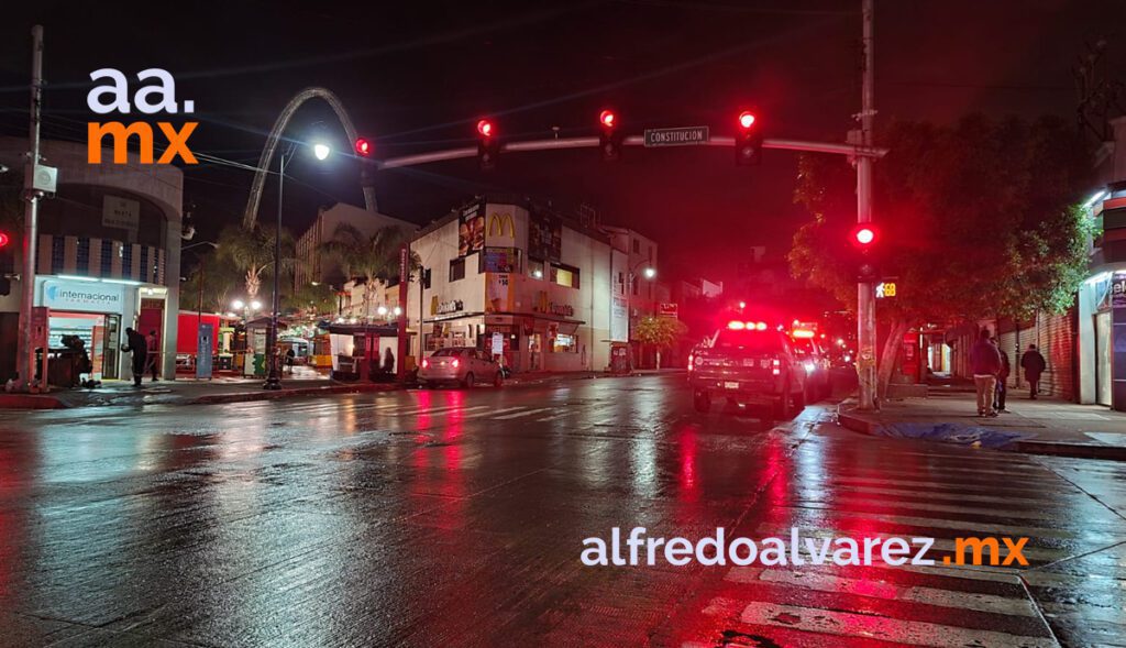 SE INCENDIA TECHO DE SUPERMERCADO; EVACúAN A MáS DE UNA DECENA SE INCENDIA TECHO DE SUPERMERCADO; EVACúAN A MáS DE UNA DECENA