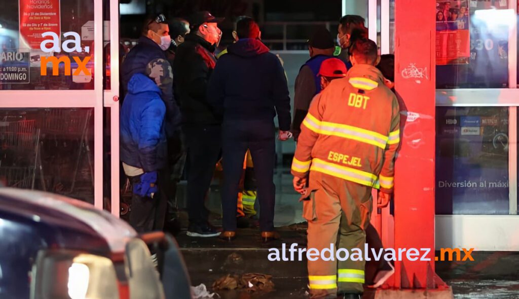 SE INCENDIA TECHO DE SUPERMERCADO; EVACúAN A MáS DE UNA DECENA SE INCENDIA TECHO DE SUPERMERCADO; EVACúAN A MáS DE UNA DECENA