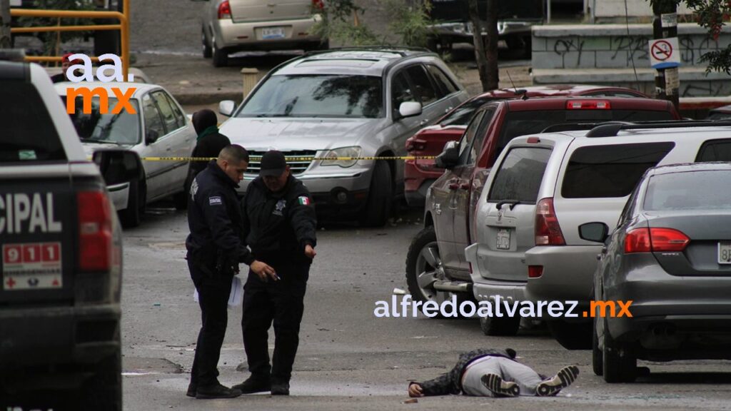 MATAN A TIROS A UN JOVEN ENFRENTE DE TODOS