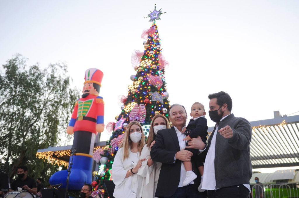 CON ENCENDIDO DE áRBOL NAVIDEñO REABREN PARQUE INFANTIL