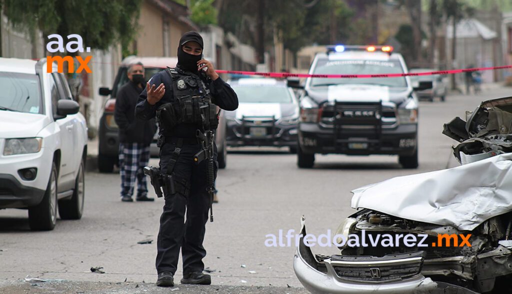 PRESUNTOS DELINCUENTES SE ESTRELLAN AL SER PERSEGUIDOS POR LA POLICíA